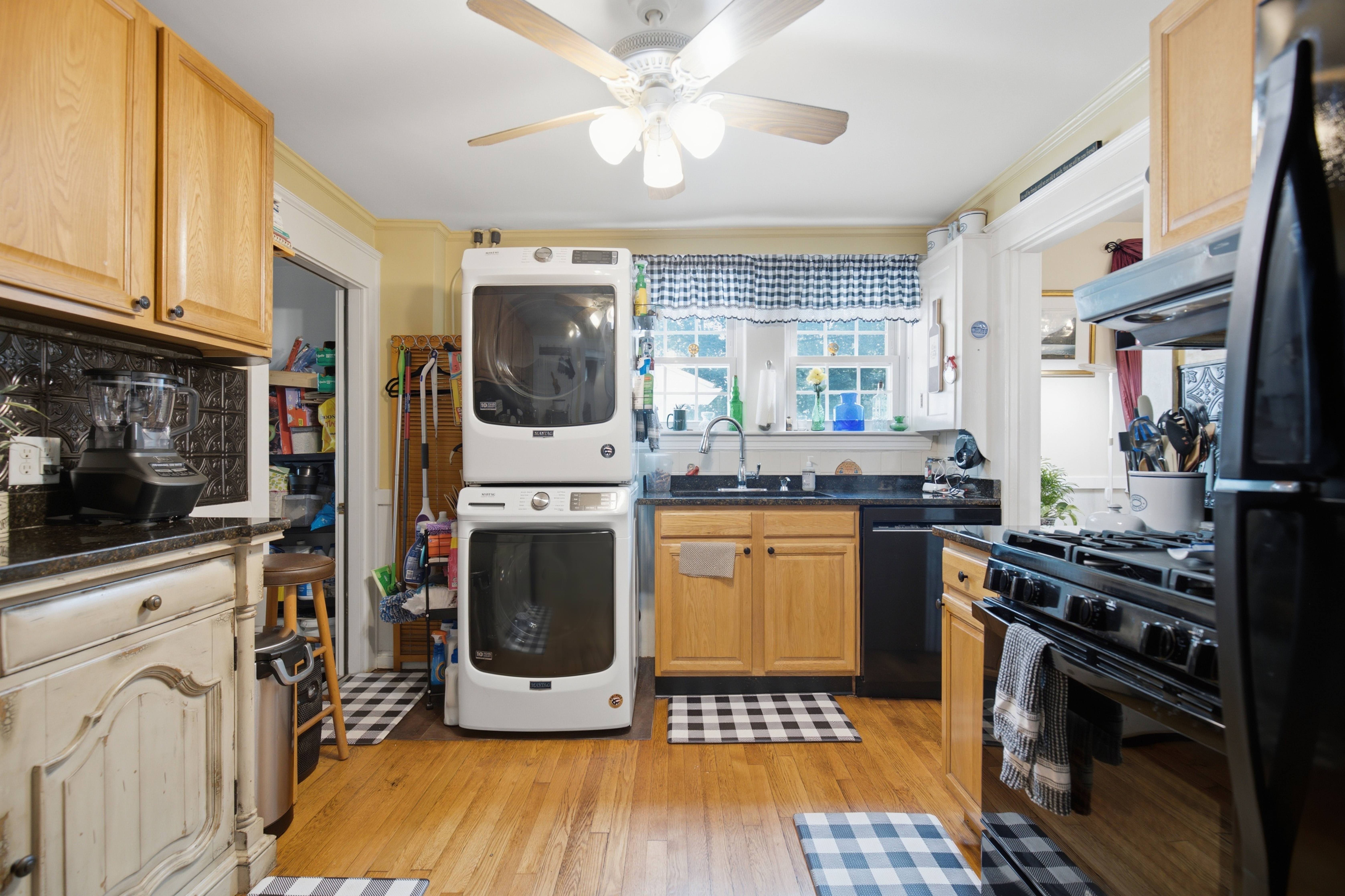  6-8 Center Pl, Stow, MA 01775 - 物件實景