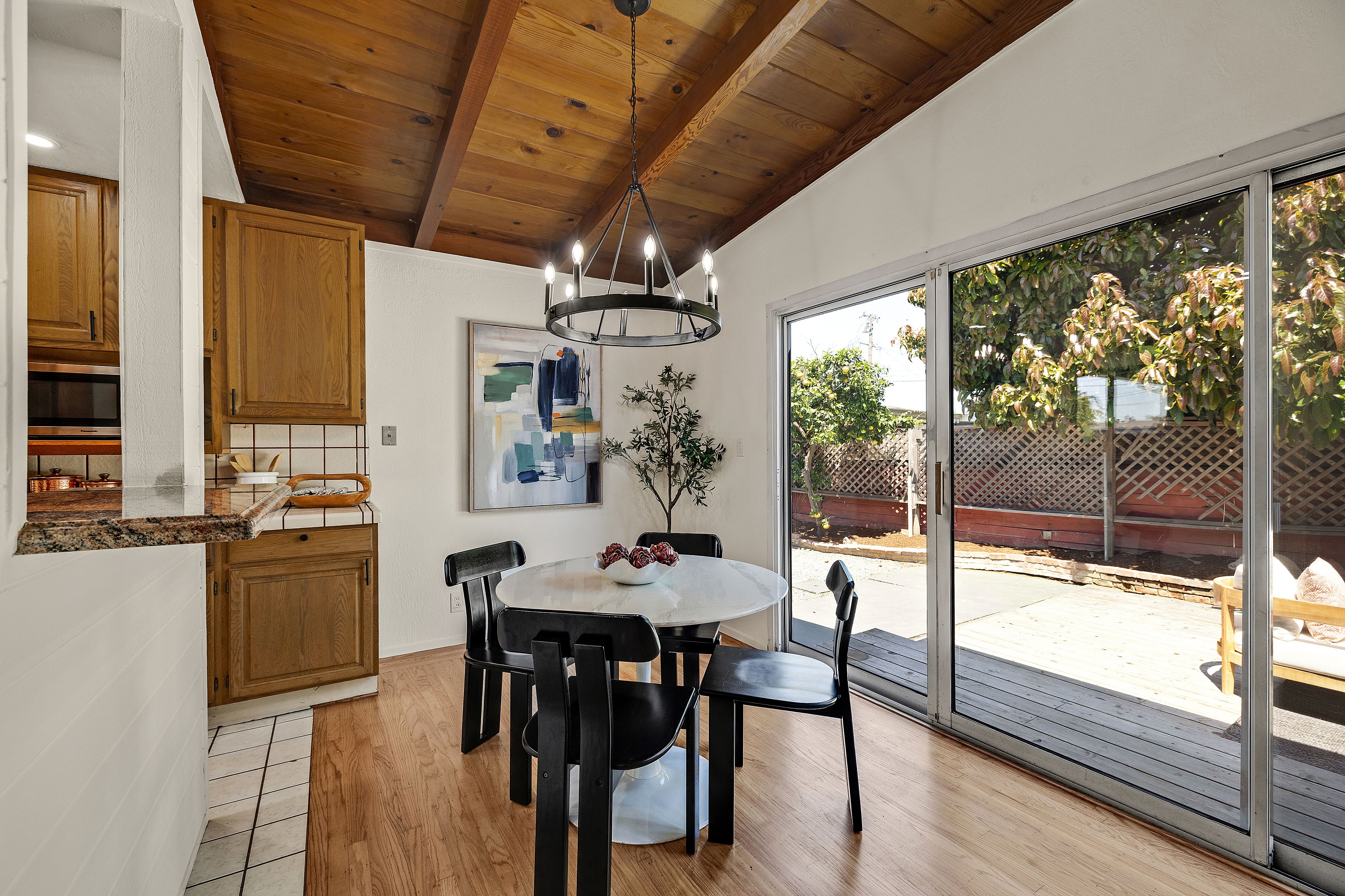  Classic Charm and Modern Comfort in This Rare San Lorenzo Home - 物件實景