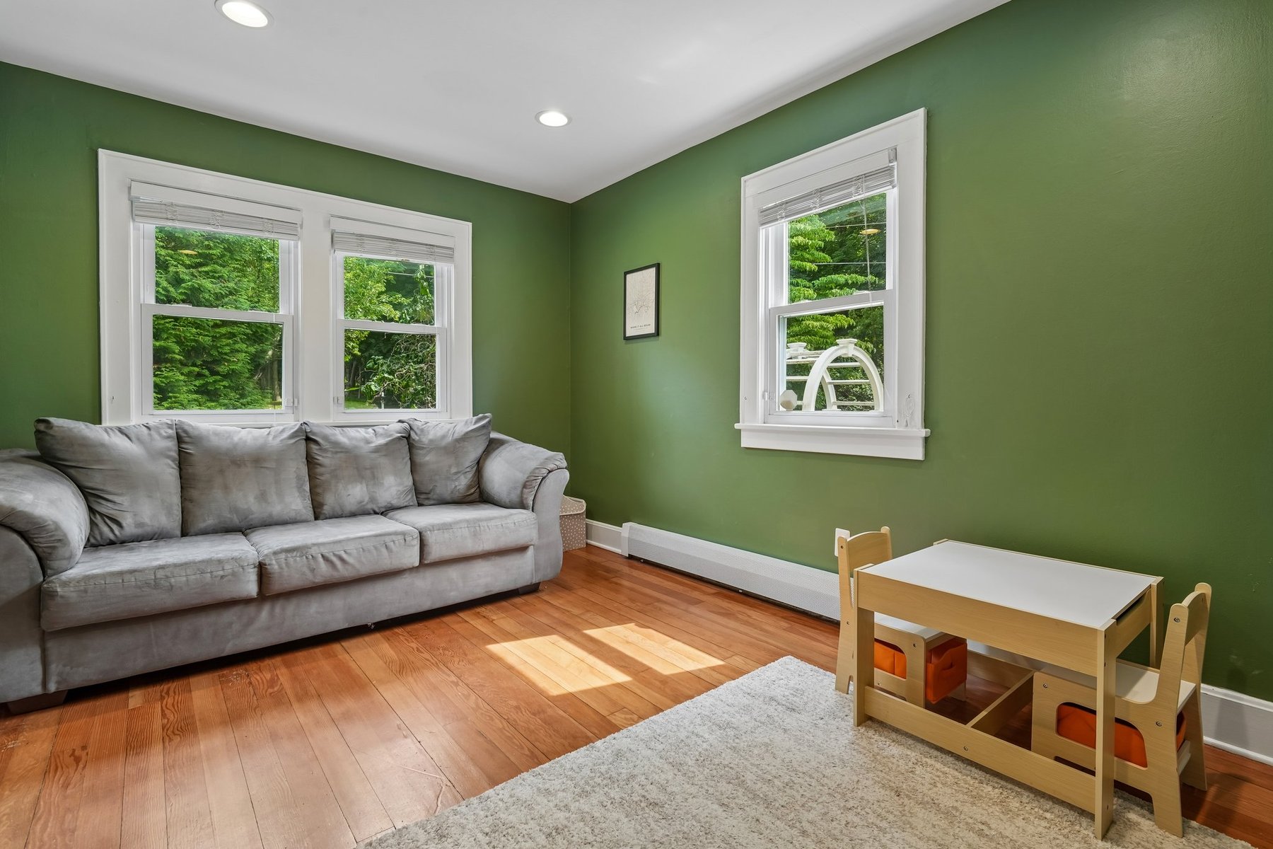  Charming Colonial Offers Comfort and Convenience - 物件實景