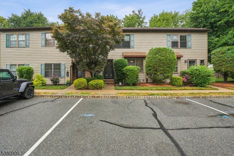 Edison Twp., New Jersey, 08820, United States, 2 Bedrooms Bedrooms, ,2 BathroomsBathrooms,Residential,For Sale,1926021