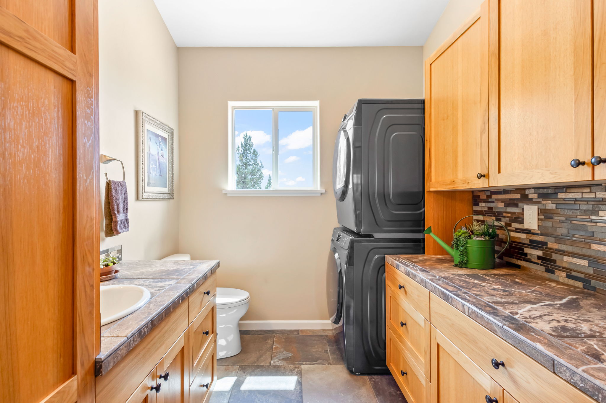 Prineville, Oregon, 97754, United States, 3 Bedrooms Bedrooms, ,4 BathroomsBathrooms,Residential,For Sale,1942116