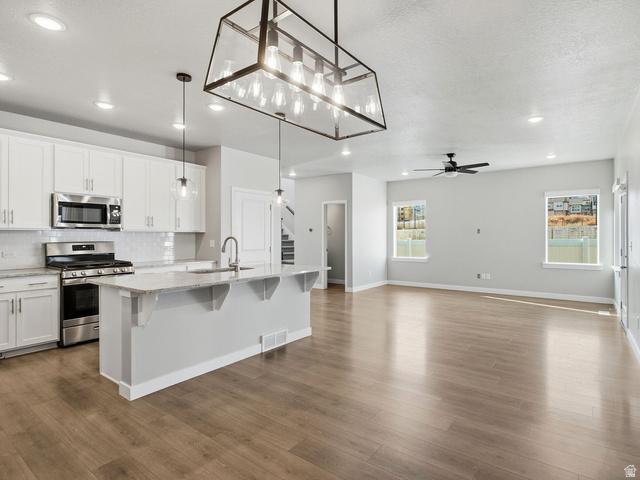 Lehi, Utah, 84048, United States, 3 Bedrooms Bedrooms, ,3 BathroomsBathrooms,Residential,For Sale,2008844