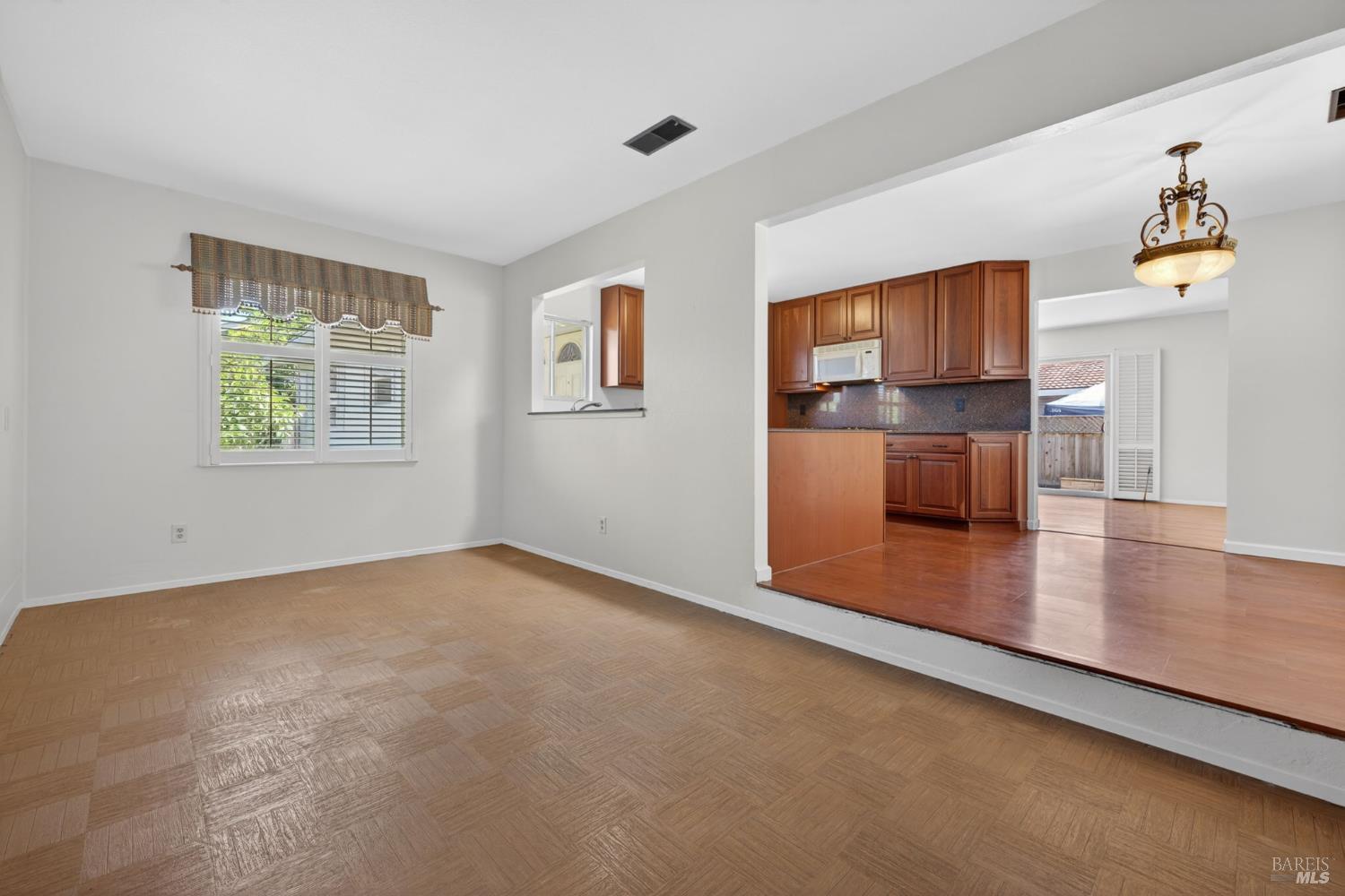 Petaluma, California, 94954, United States, 3 Bedrooms Bedrooms, ,2 BathroomsBathrooms,Residential,For Sale,2047948