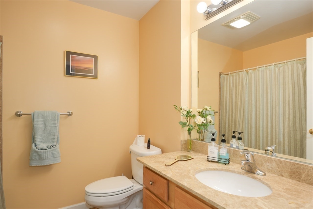 Dedham, Massachusetts, 02026, United States, 2 Bedrooms Bedrooms, ,2 BathroomsBathrooms,Residential,For Sale,1950986