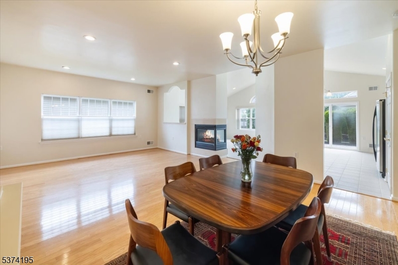 Franklin Twp., New Jersey, 08873, United States, 3 Bedrooms Bedrooms, ,2 BathroomsBathrooms,Residential,For Sale,1908431