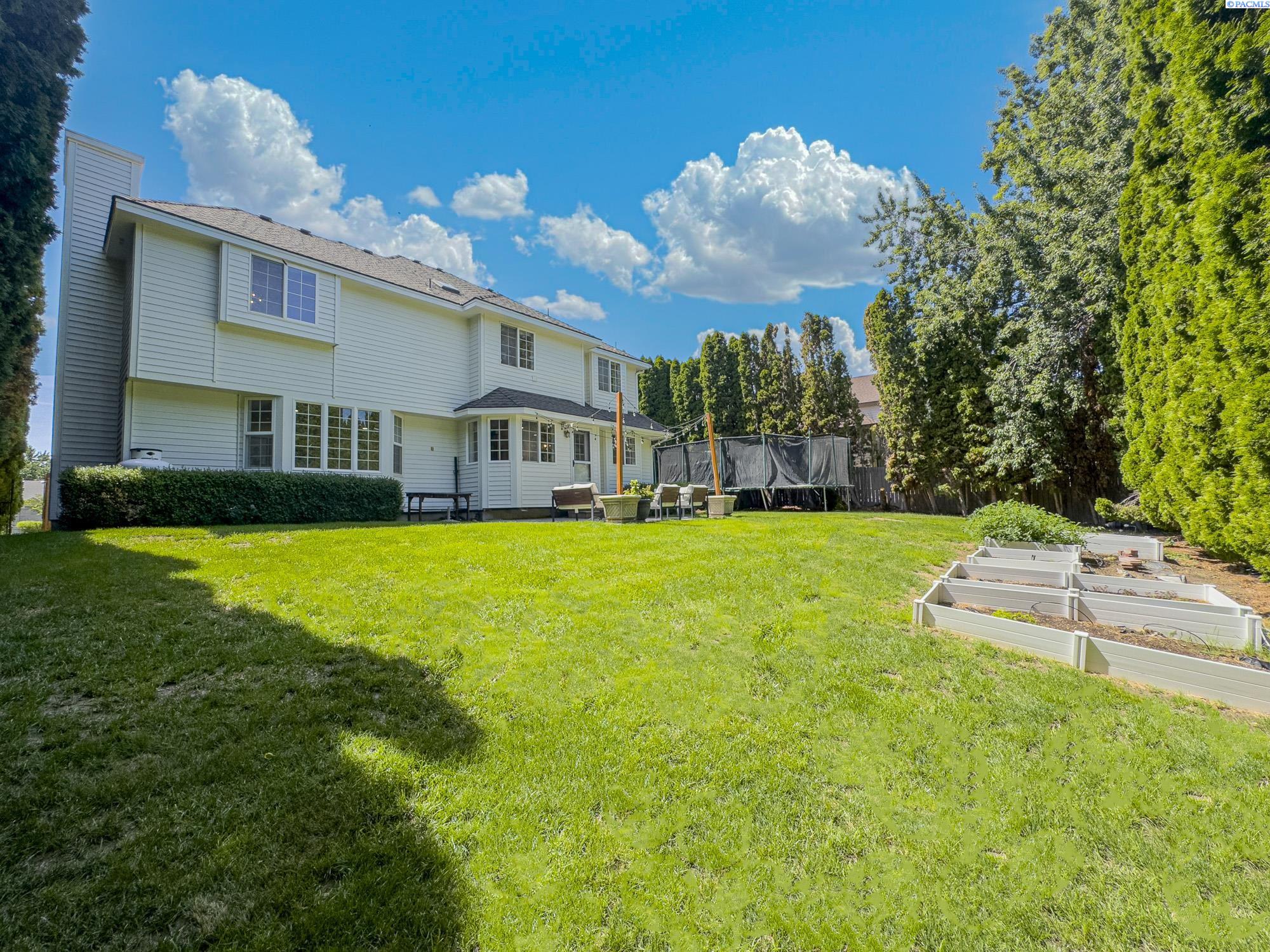 Richland, Washington, 99352, United States, 5 Bedrooms Bedrooms, ,4 BathroomsBathrooms,Residential,For Sale,1927234