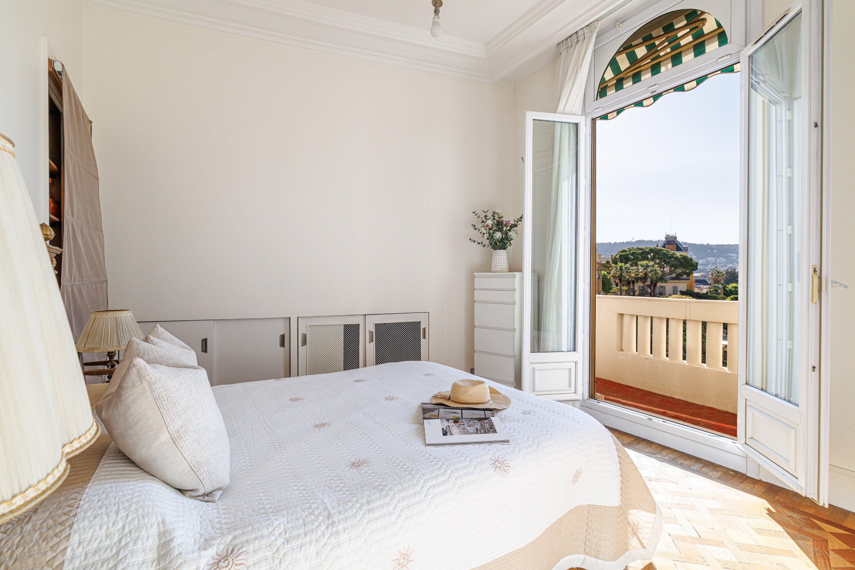  Top floor Art Deco apartment with 5 bedrooms and double garage in Nice Carabacel - 物件實景