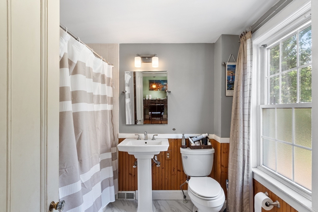 Brockton, Massachusetts, 02301, United States, 3 Bedrooms Bedrooms, ,2 BathroomsBathrooms,Residential,For Sale,1938670