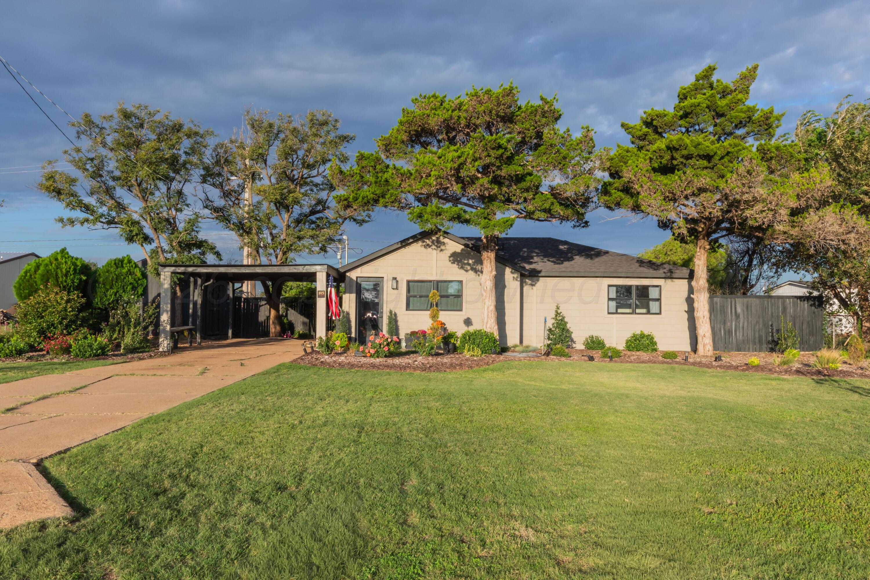 Vine St, Claude, TX 79019
