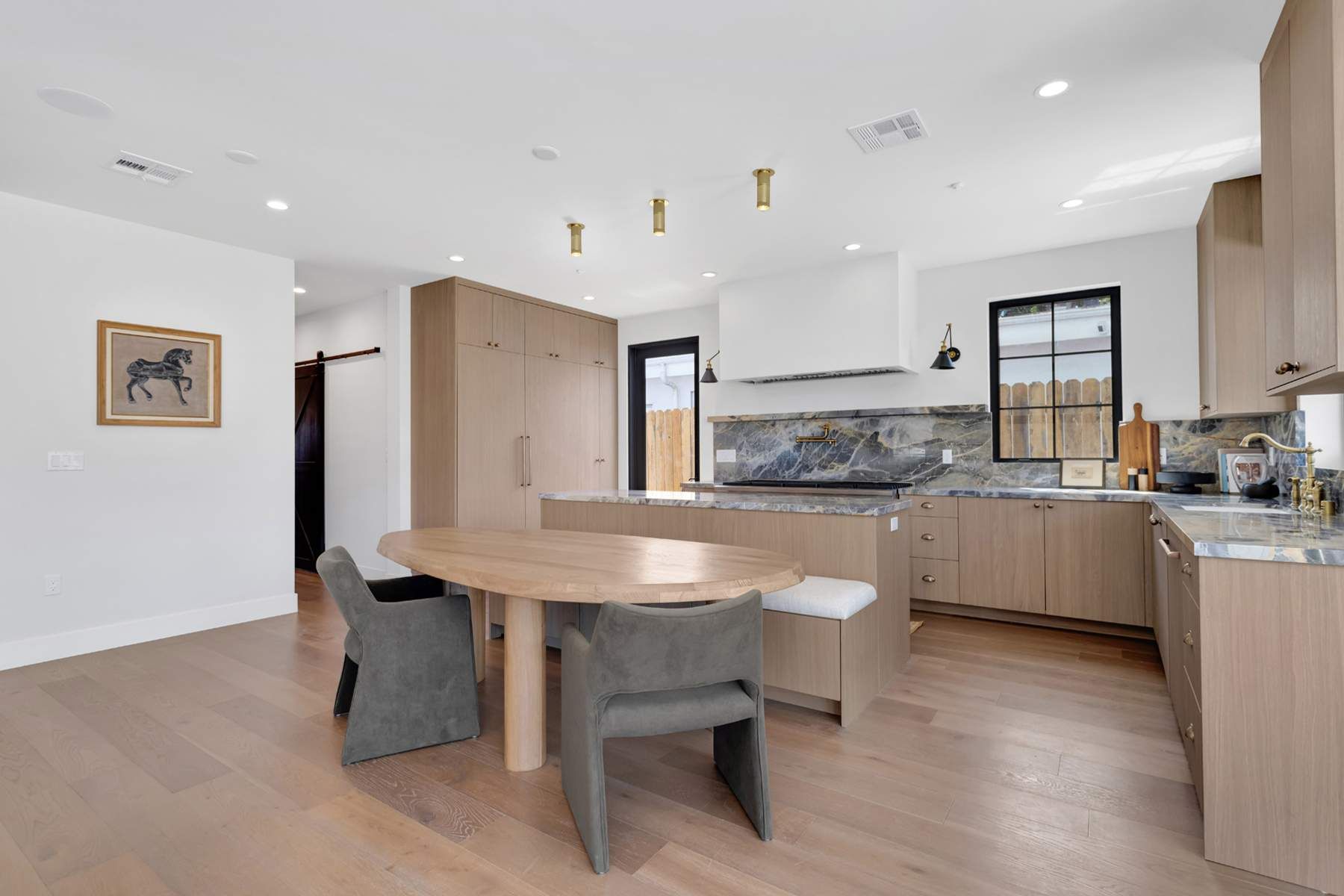  8671 Clifton Way - 物件實景