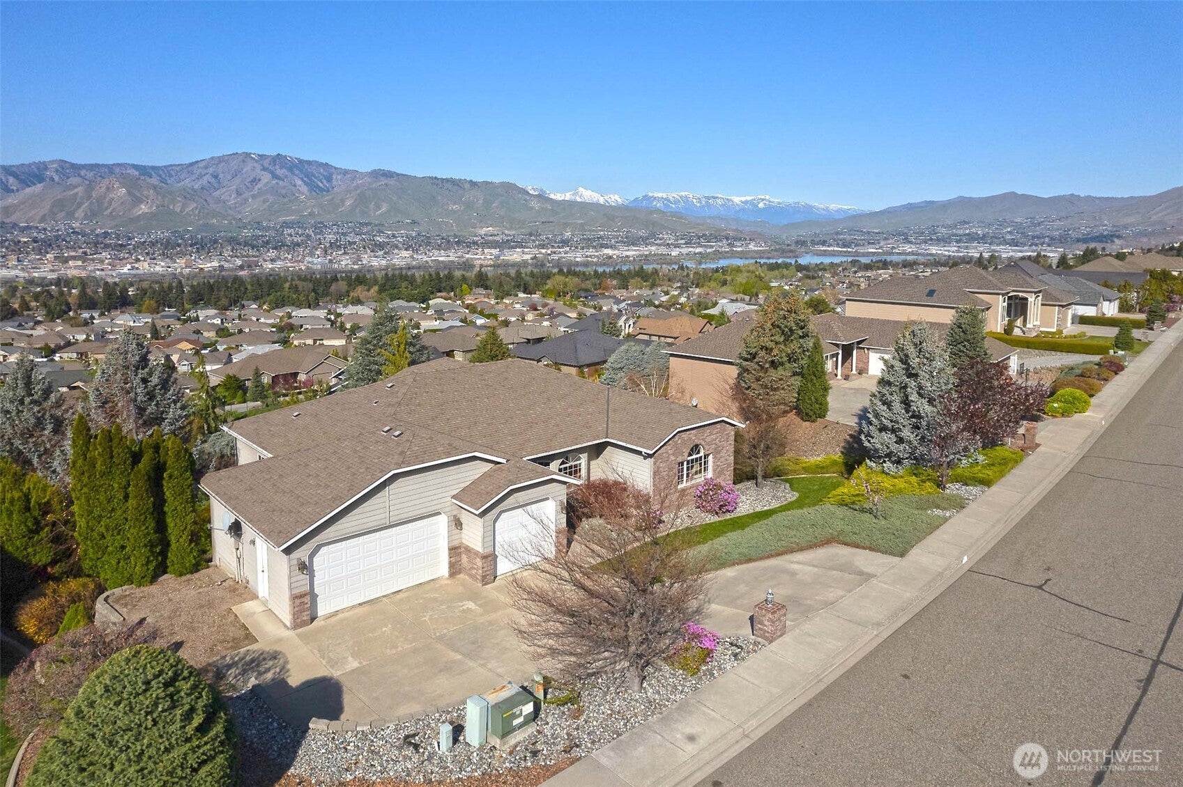 East Wenatchee, Washington, 98802, United States, 4 Bedrooms Bedrooms, ,3 BathroomsBathrooms,Residential,For Sale,1818465