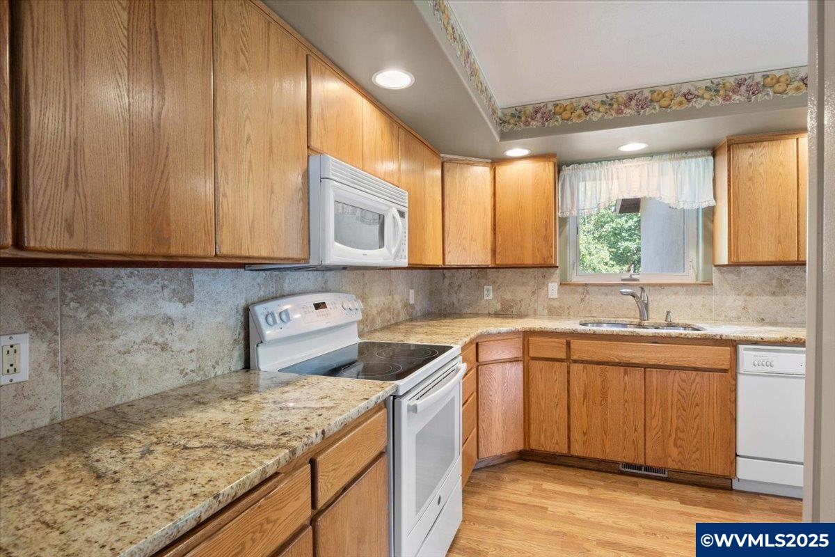 Lebanon, Oregon, 97355, United States, 3 Bedrooms Bedrooms, ,2 BathroomsBathrooms,Residential,For Sale,1991965