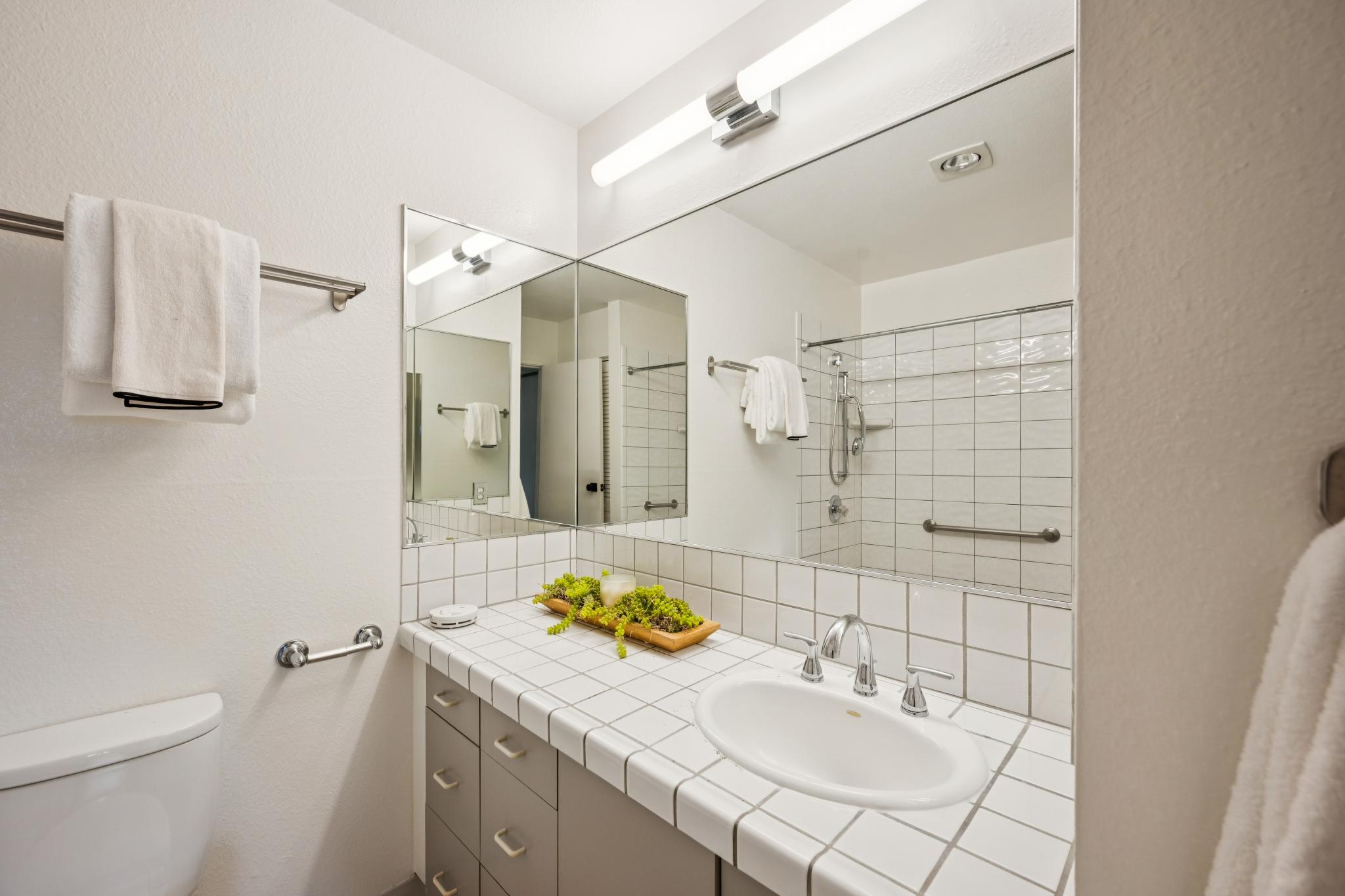  990 Duncan Street #204G - 物件實景