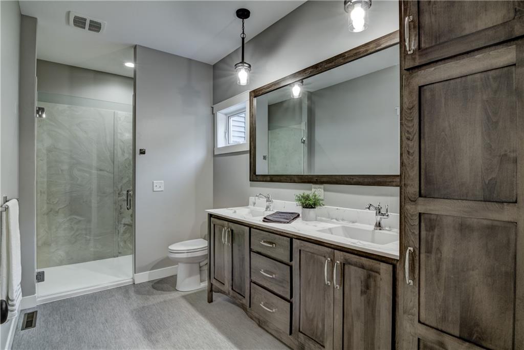 Eau Claire, Wisconsin, 54701, United States, 3 Bedrooms Bedrooms, ,2 BathroomsBathrooms,Residential,For Sale,1928668