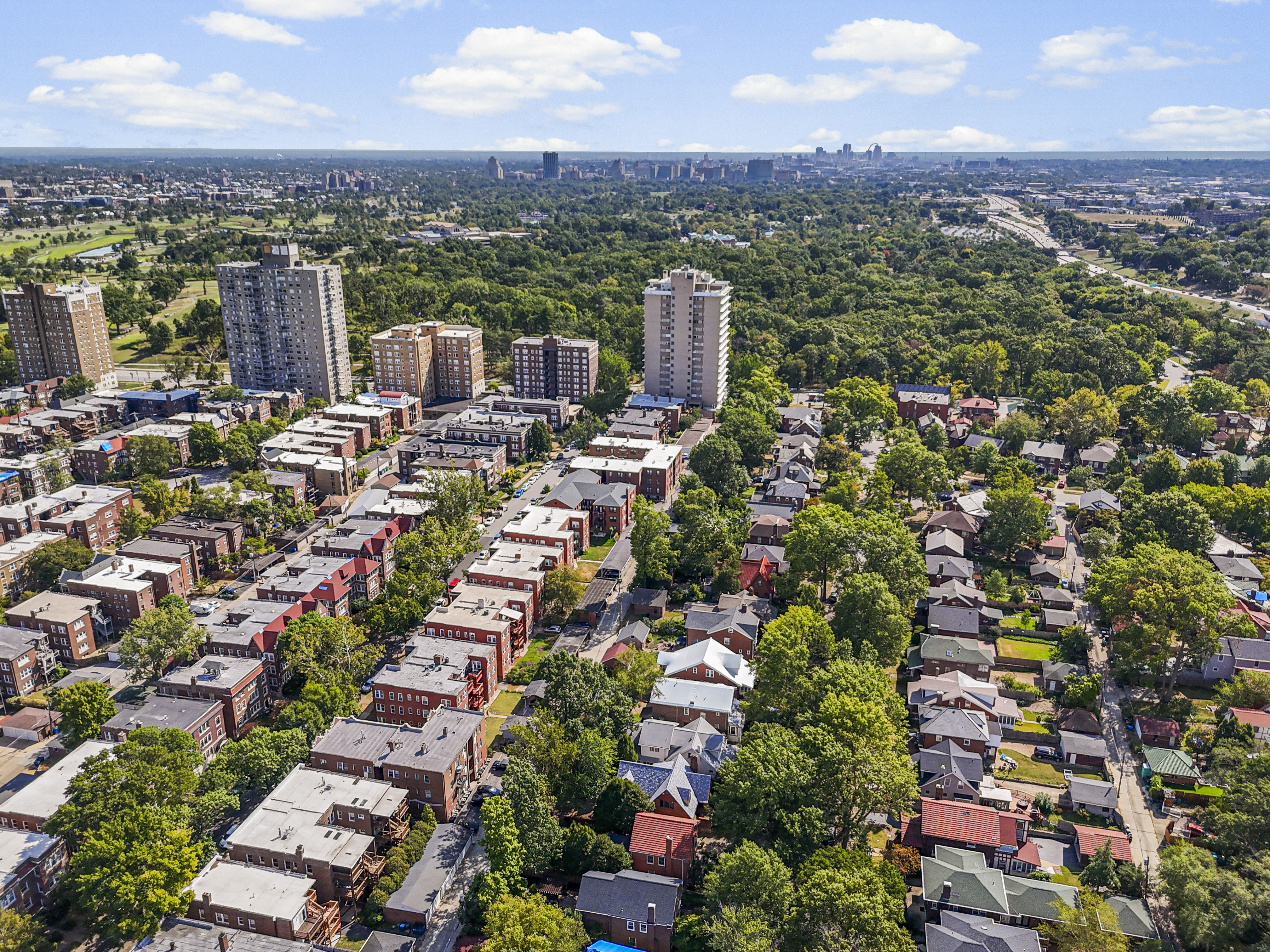  Timelessly Restored Bungalow in Hi-Pointe DeMun - 物件實景