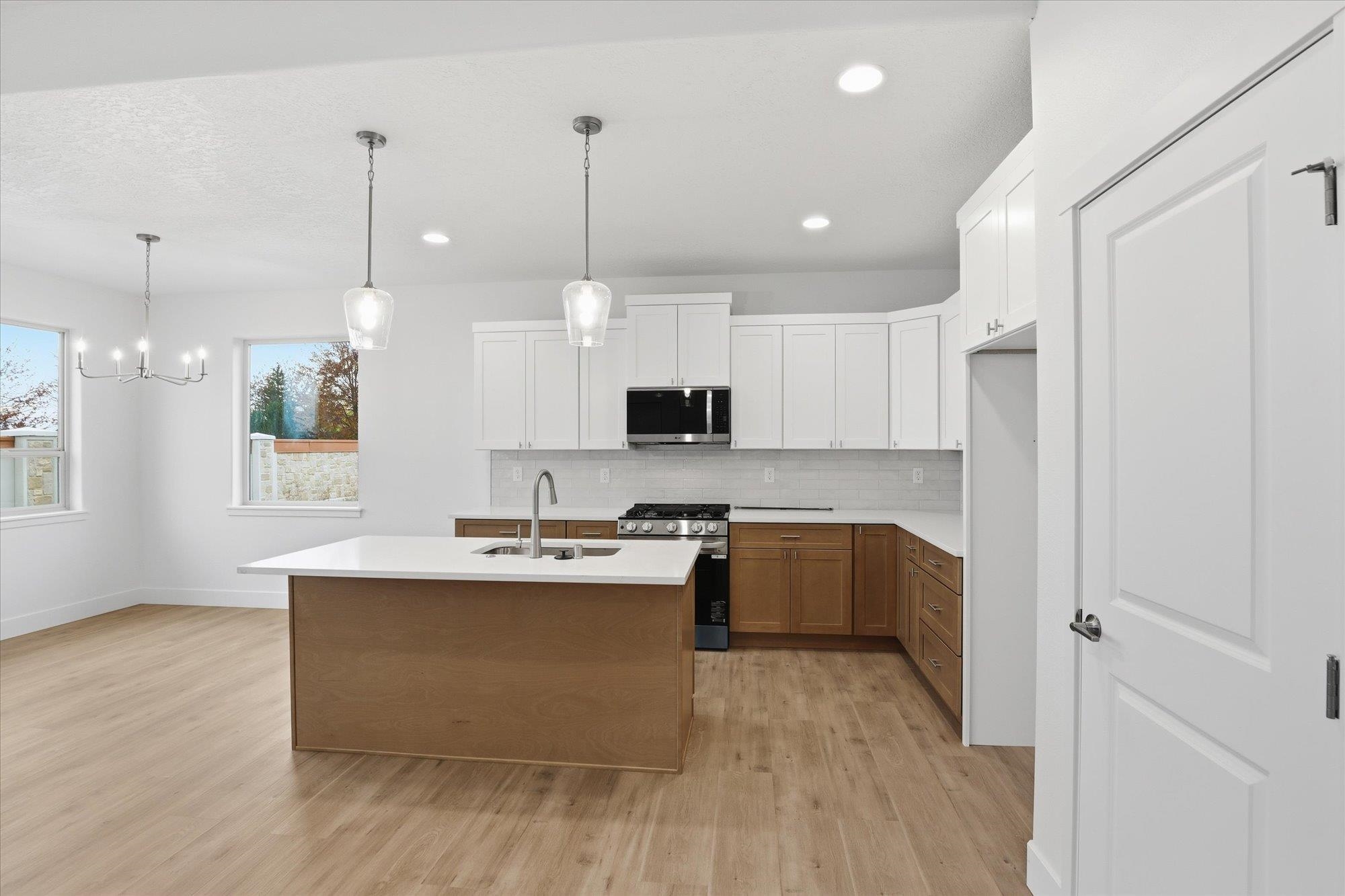 Deer Park, Washington, 99006, United States, 3 Bedrooms Bedrooms, ,2 BathroomsBathrooms,Residential,For Sale,1992798