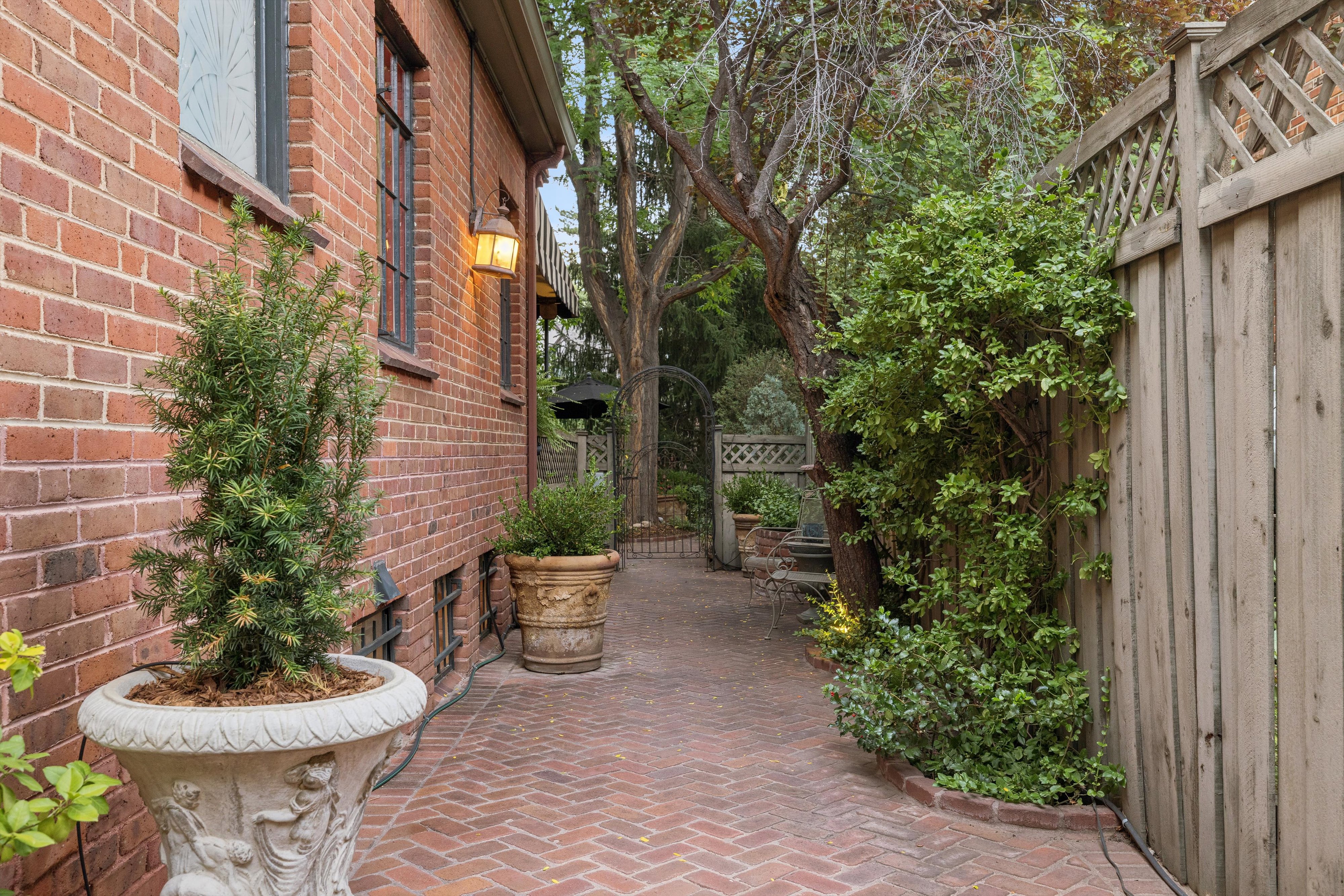  Rare Private Park Lot Near Cherry Creek with Sunroom Viking Kitchen & Spa Suite - 物件實景