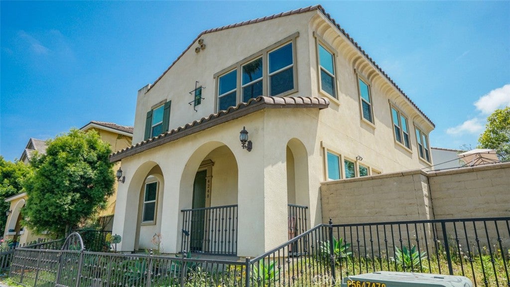 Santa Ana, California, 92703, United States, 4 Bedrooms Bedrooms, ,3 BathroomsBathrooms,Residential,For Sale,1793087