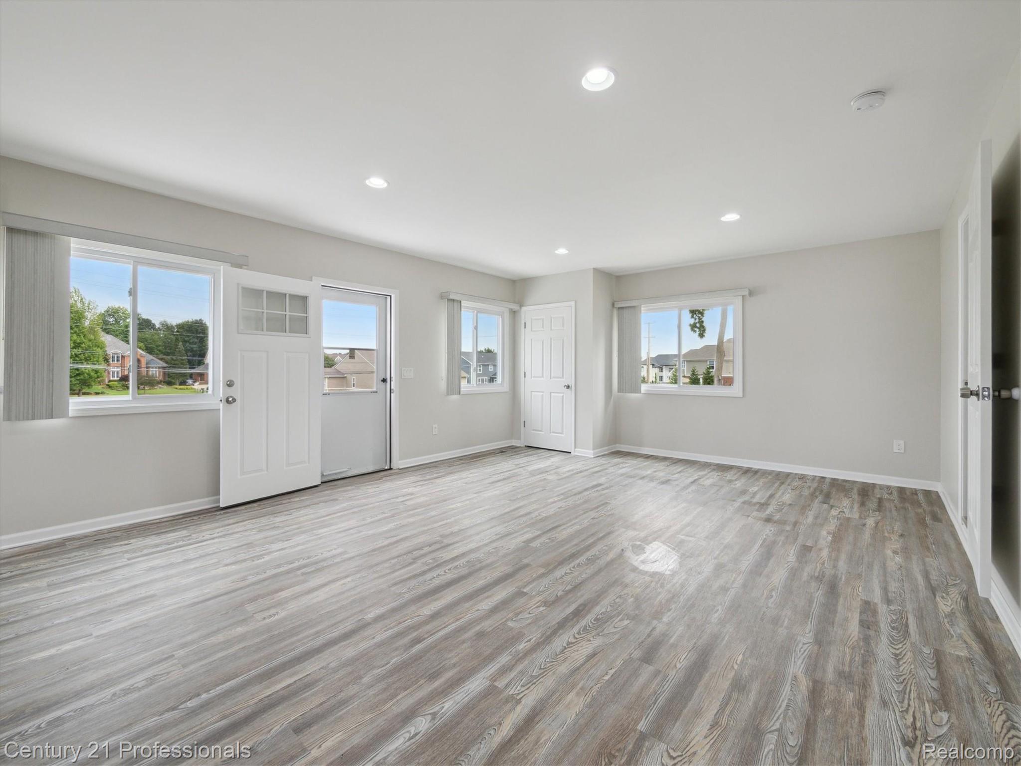 FarmingtonHills, Michigan, 48167, United States, 4 Bedrooms Bedrooms, ,4 BathroomsBathrooms,Residential,For Sale,1895323