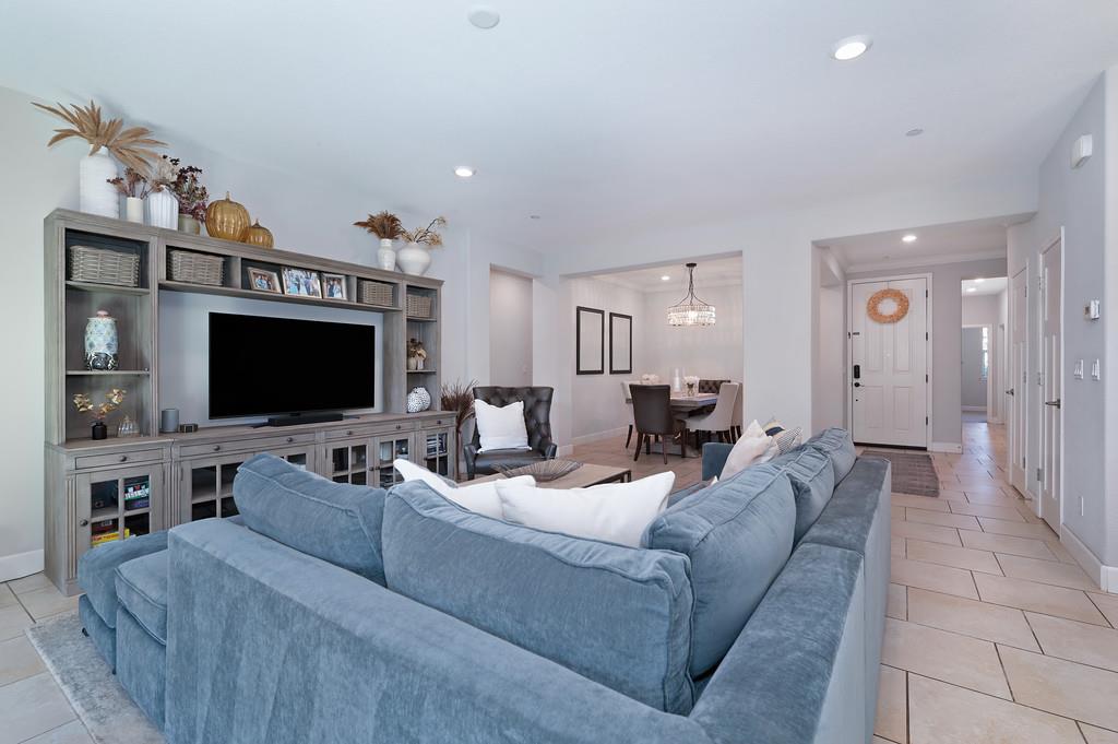 Woodland, California, 95776, United States, 3 Bedrooms Bedrooms, ,2 BathroomsBathrooms,Residential,For Sale,1989380