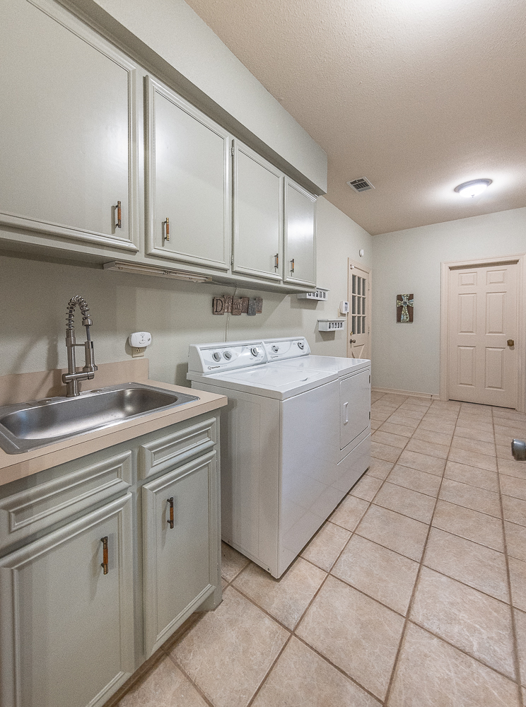 Lubbock, Texas, 79424, United States, 3 Bedrooms Bedrooms, ,3 BathroomsBathrooms,Residential,For Sale,1969049