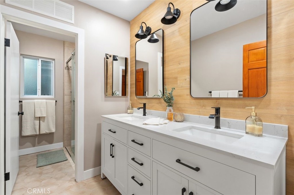 Woodland Hills, California, 91367, United States, 5 Bedrooms Bedrooms, ,3 BathroomsBathrooms,Residential,For Sale,1907450
