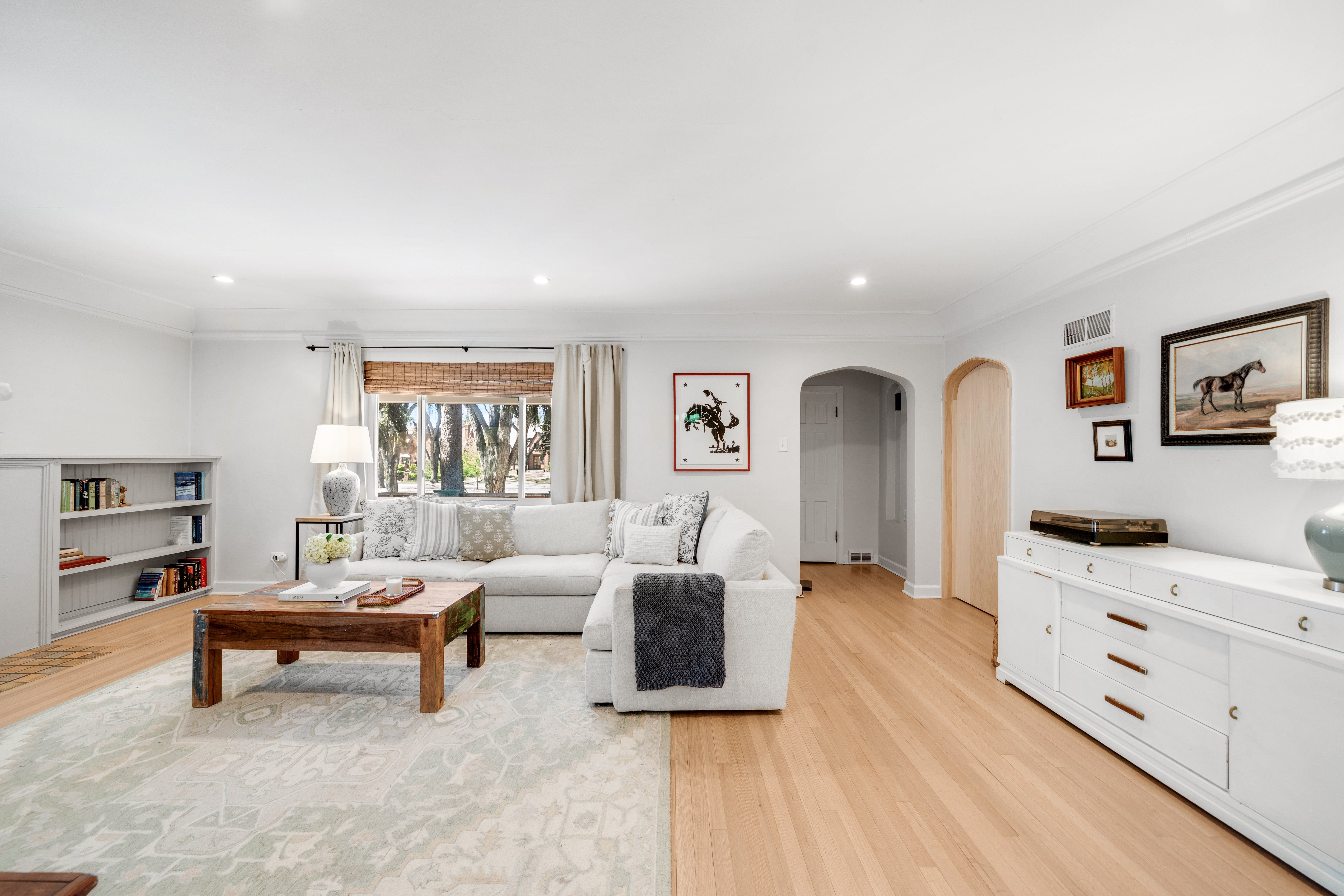  8,000 Square Foot Lot Along a Beautiful Tree Lined Parkway - 物件實景