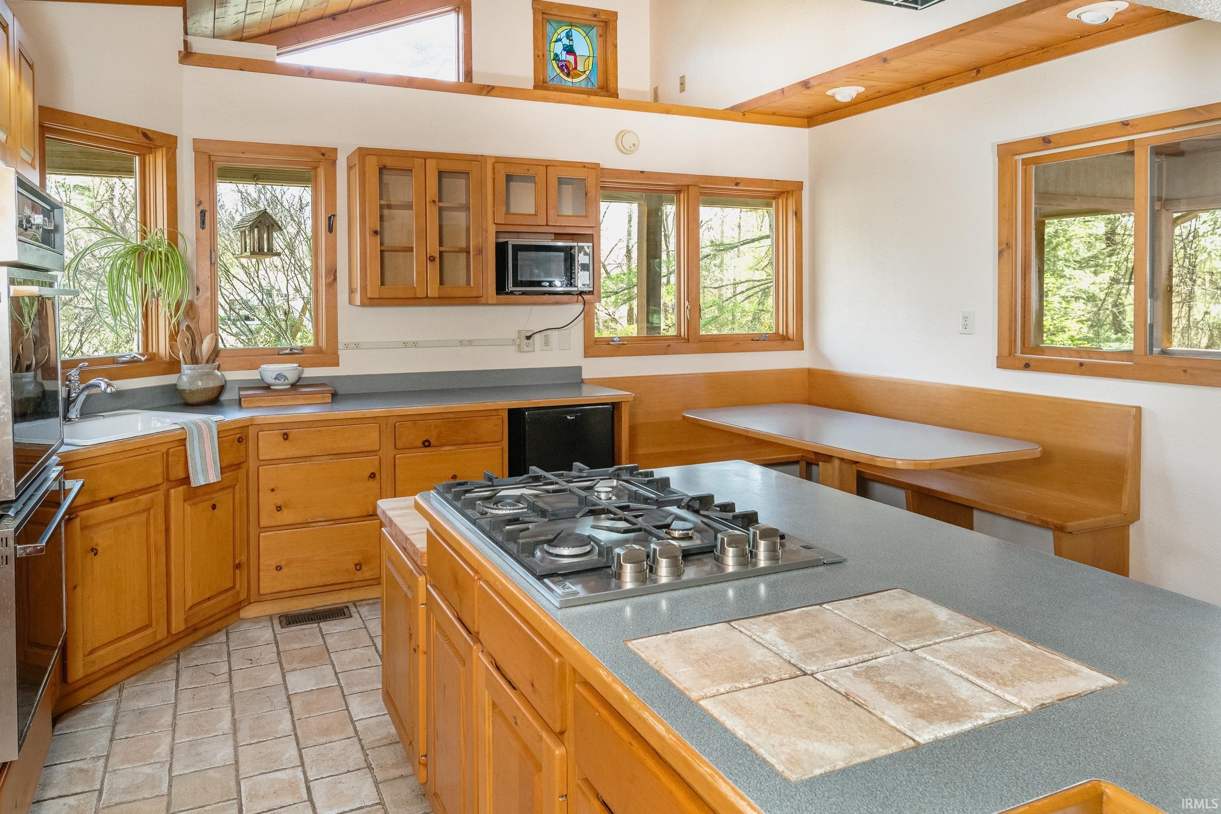 Bloomington, Indiana, 47401, United States, 8 Bedrooms Bedrooms, ,5 BathroomsBathrooms,Residential,For Sale,1988633