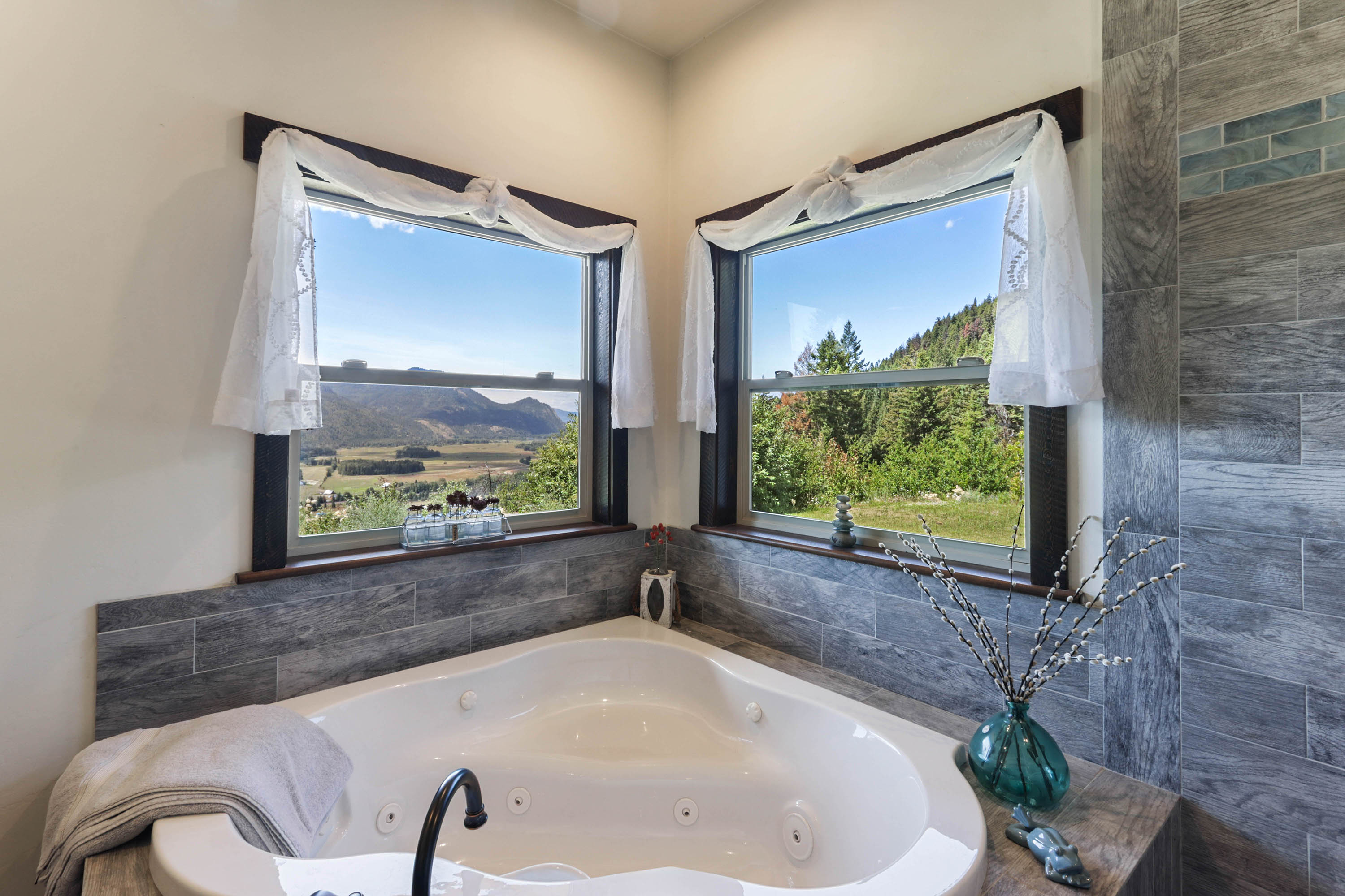 Clark Fork, Idaho, 83811, United States, 3 Bedrooms Bedrooms, ,2 BathroomsBathrooms,Residential,For Sale,1975167