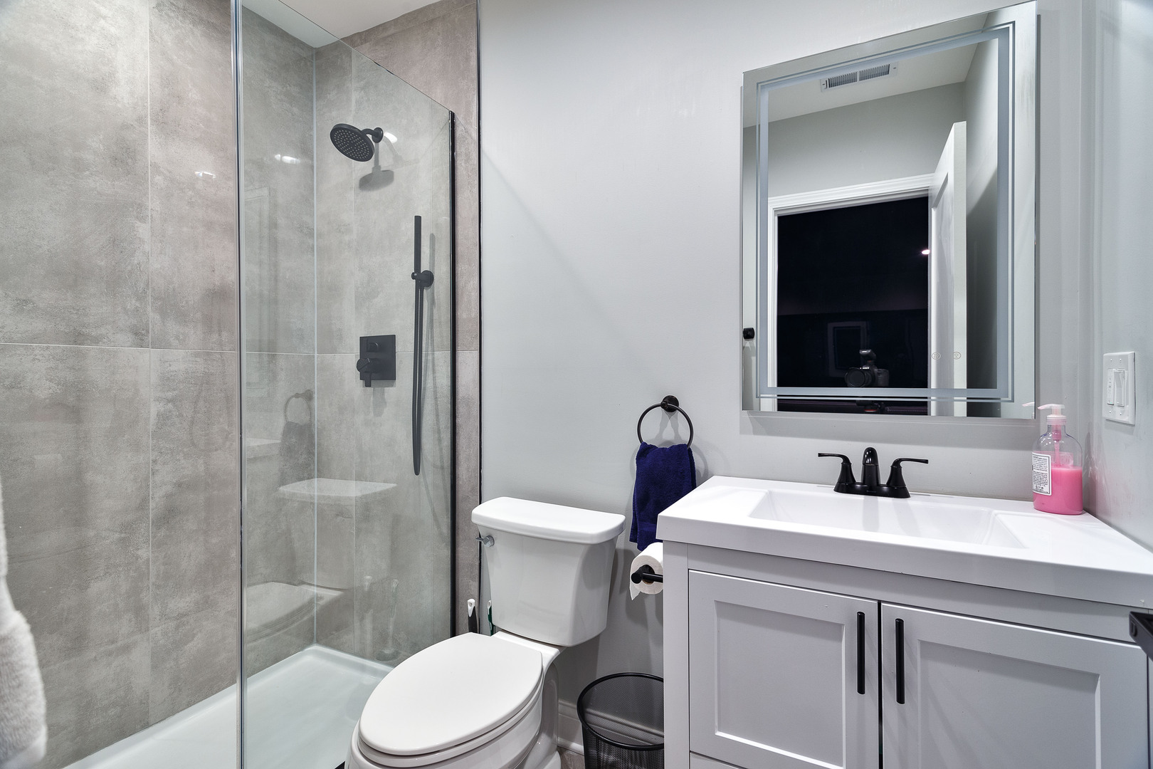 Chicago, Illinois, 60651, United States, 5 Bedrooms Bedrooms, ,6 BathroomsBathrooms,Residential,For Sale,1988146