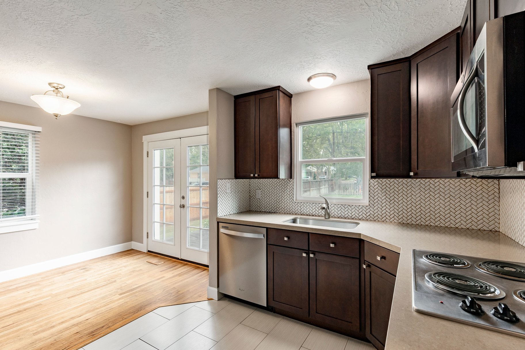  Exceptional Corner Lot in One of Millcreek’s Most Beloved Neighborhoods - 物件實景
