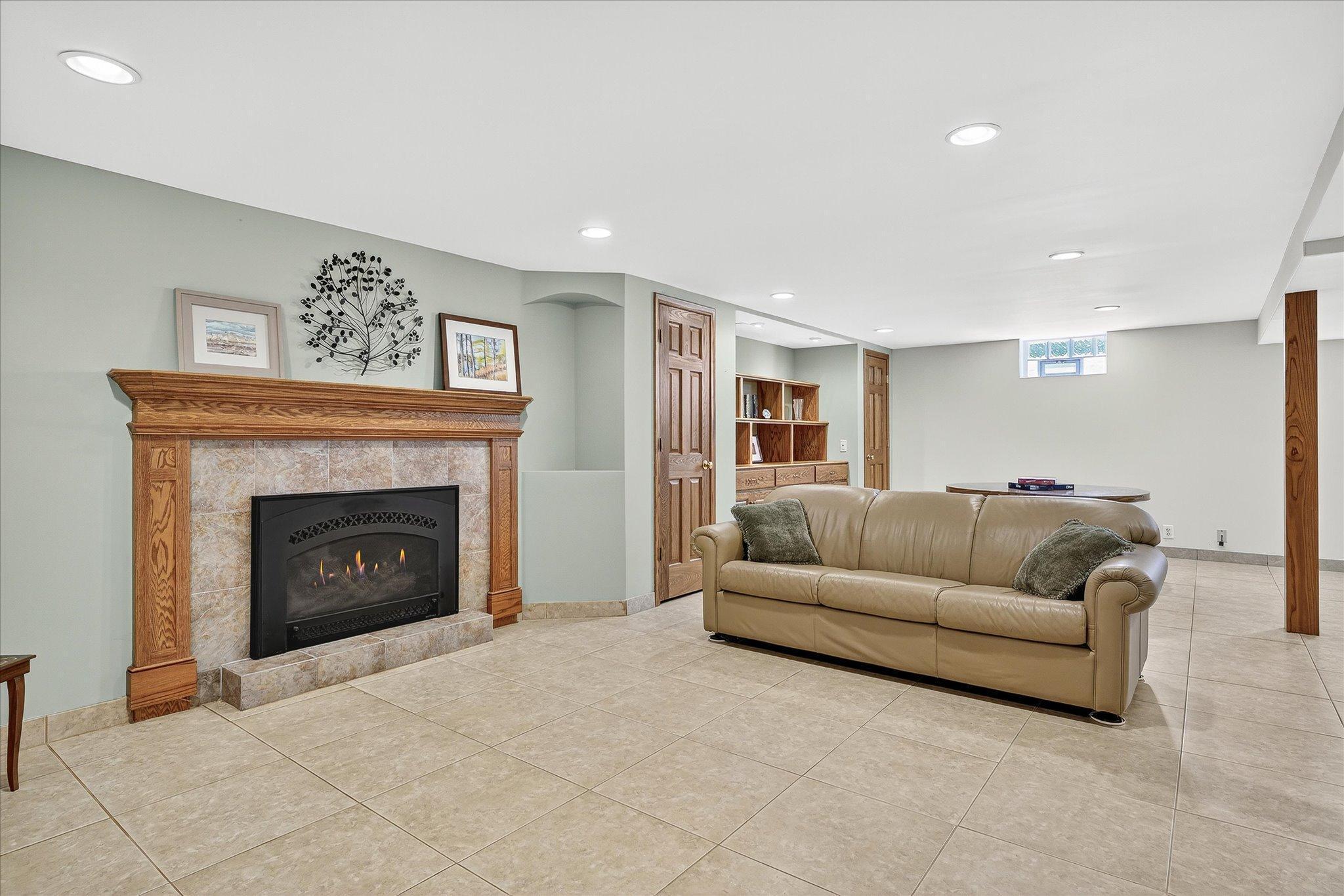 Edina, Minnesota, 55410, United States, 3 Bedrooms Bedrooms, ,1 BathroomBathrooms,Residential,For Sale,1941033