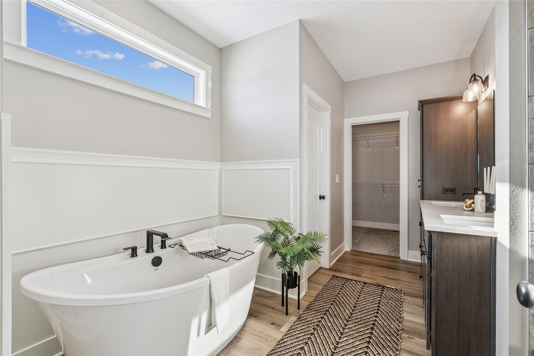 Urbandale, Iowa, 50323, United States, 5 Bedrooms Bedrooms, ,4 BathroomsBathrooms,Residential,For Sale,2005616