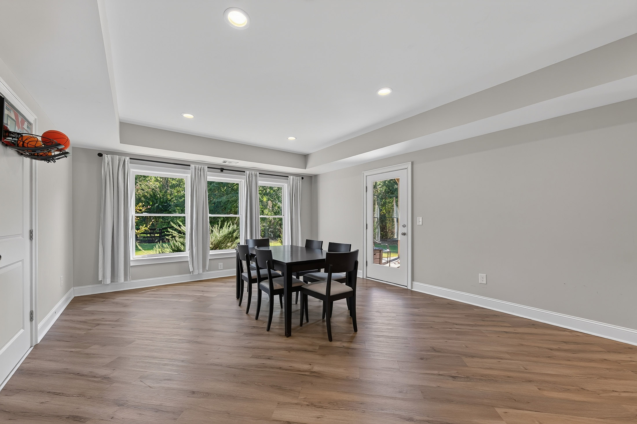  Luxury Living in Kingsley Estates With Finished Terrace Level - 物件實景