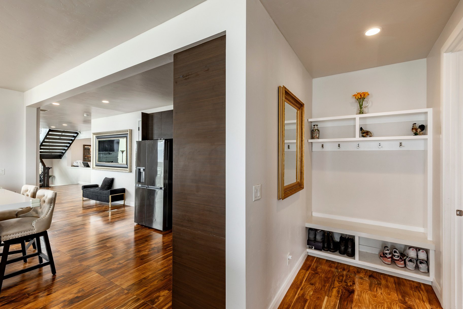  Modern Lakefront Retreat with Breathtaking Lake and Mountain Views - 物件實景
