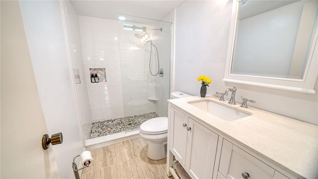 Longboat Key, Florida, 34228, United States, 2 Bedrooms Bedrooms, ,2 BathroomsBathrooms,Residential,For Sale,1992872