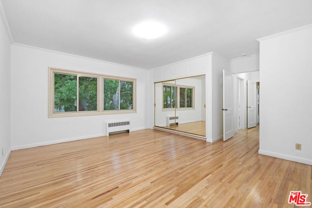 Los Angeles, California, 90049, United States, 1 Bedroom Bedrooms, ,1 BathroomBathrooms,Residential,For Sale,2003518