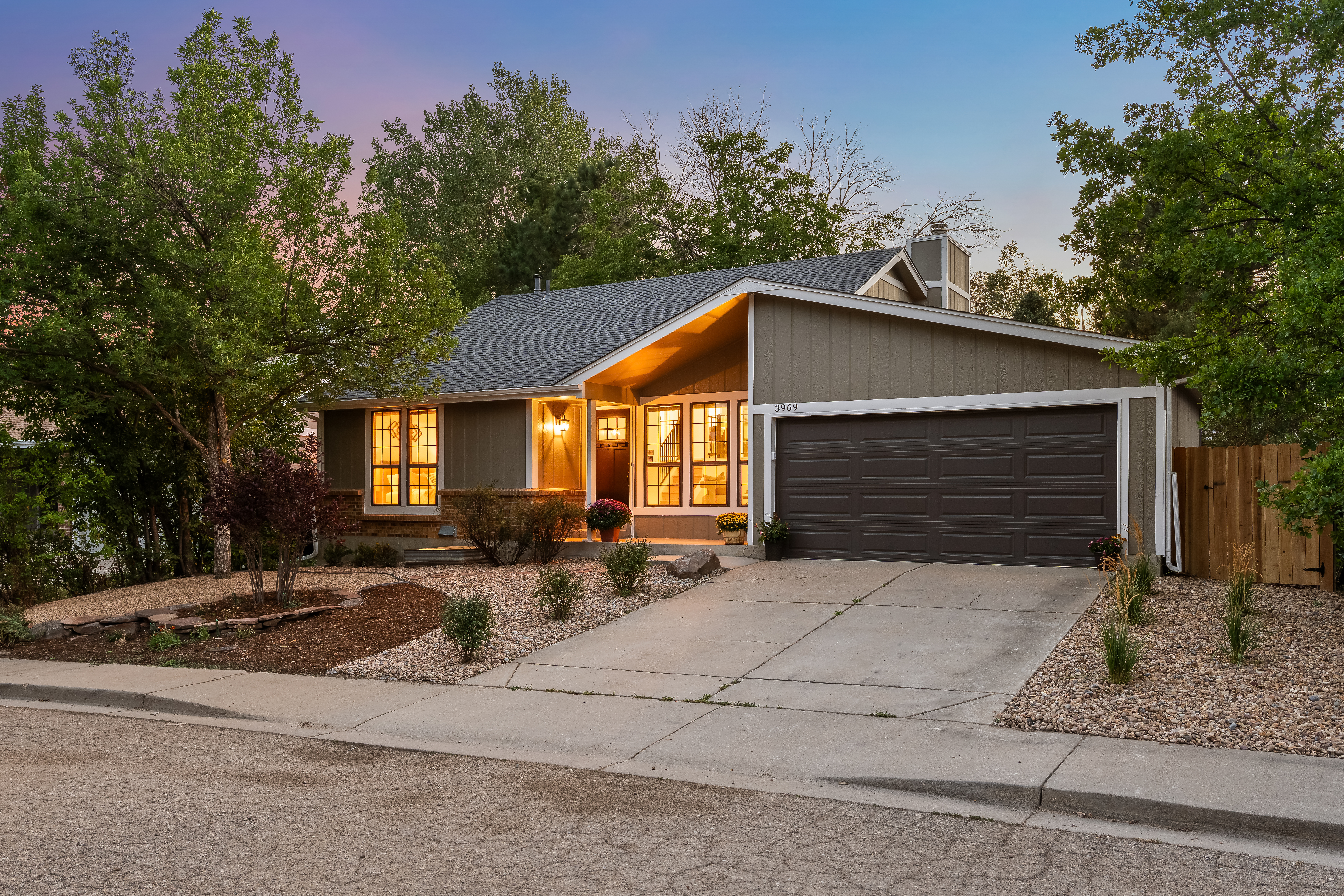  Completely reimagined, refreshed, and ready, this charming home on quiet street - 物件實景