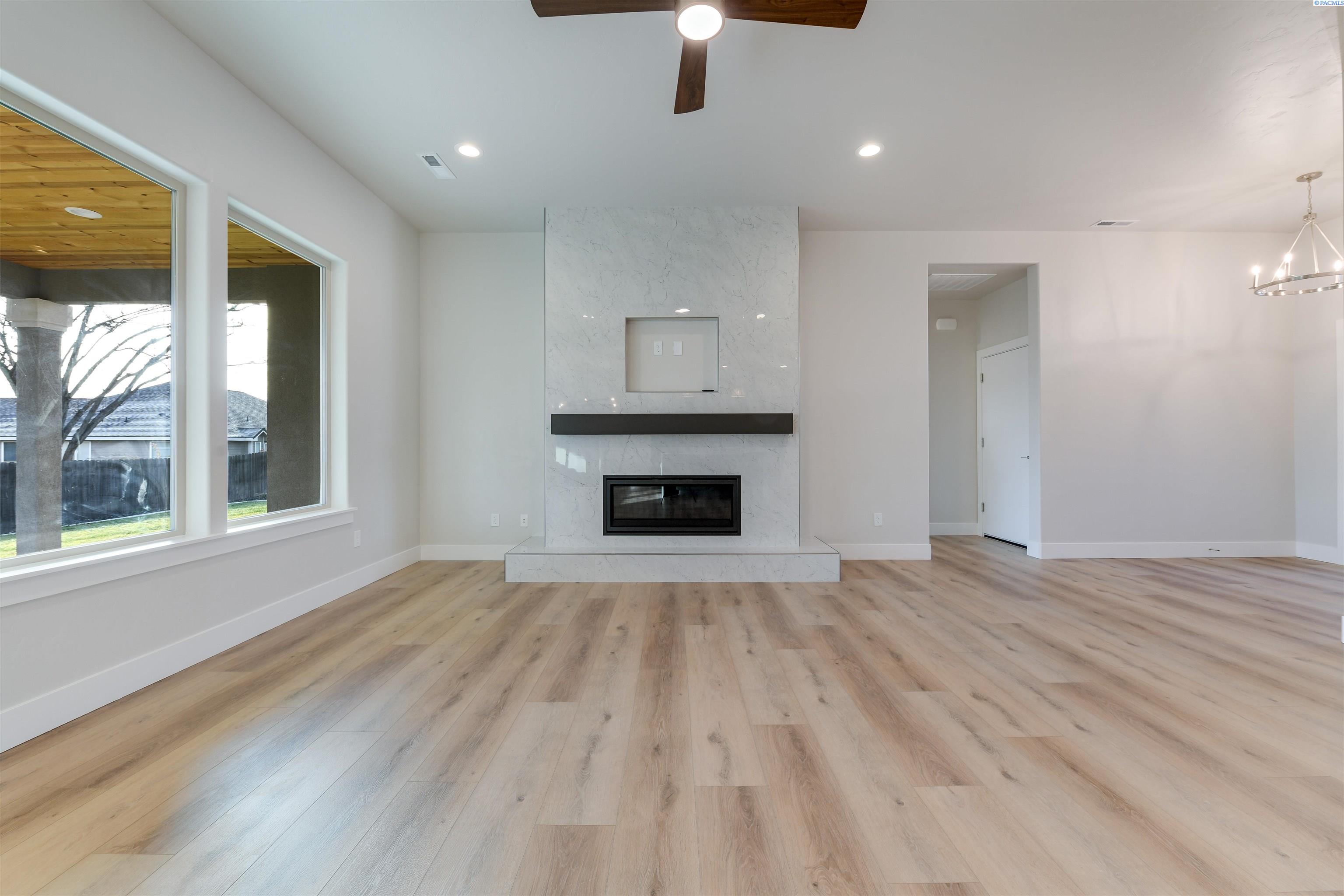 Richland, Washington, 99352, United States, 3 Bedrooms Bedrooms, ,2 BathroomsBathrooms,Residential,For Sale,1898380