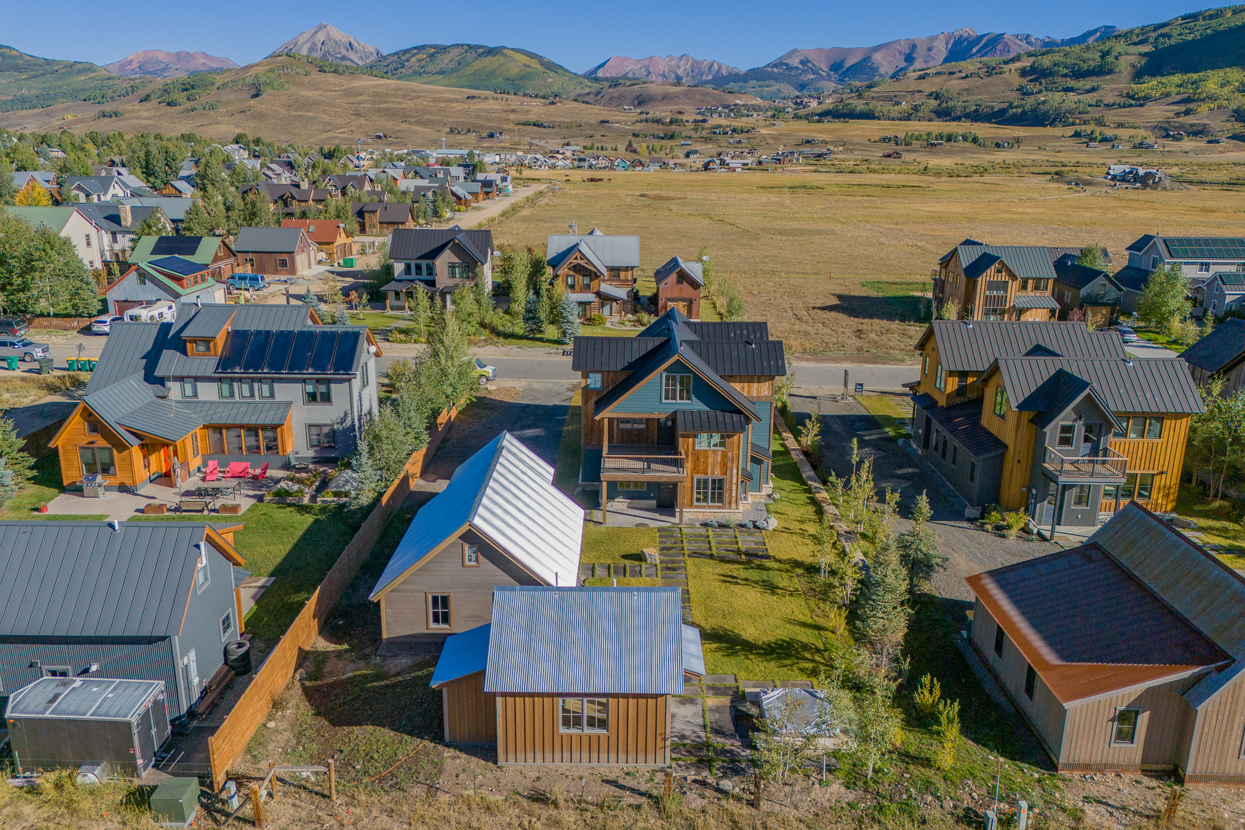  Big And Beautiful In The Desirable And Peaceful East End Of Town - 物件實景