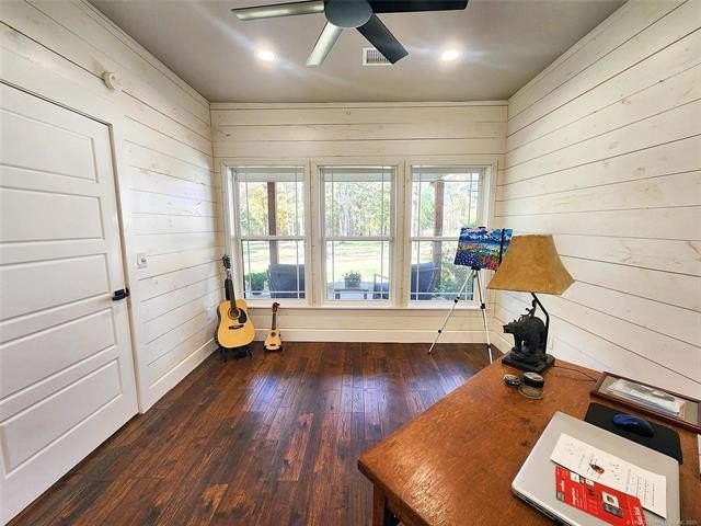 Tahlequah, Oklahoma, 74464, United States, 4 Bedrooms Bedrooms, ,4 BathroomsBathrooms,Residential,For Sale,1984008