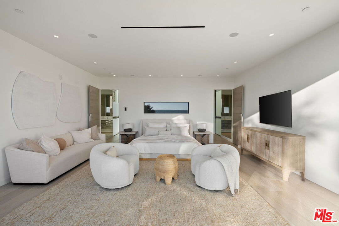 Santa Monica, California, 90403, United States, 7 Bedrooms Bedrooms, ,9 BathroomsBathrooms,Residential,For Sale,1955538