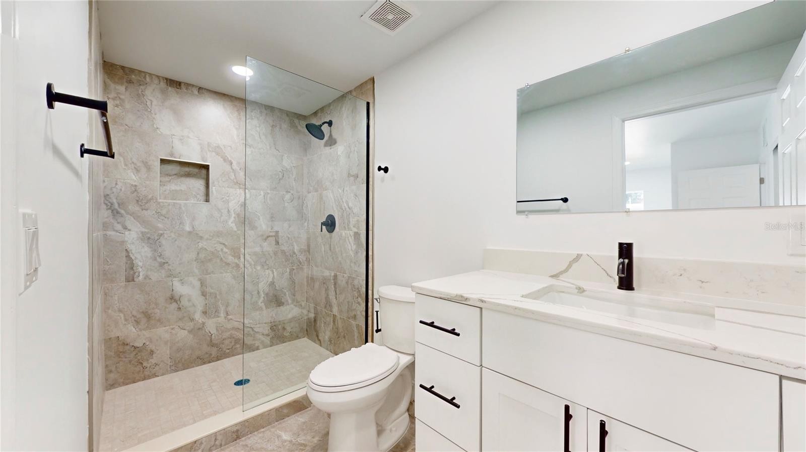 ORLANDO, Florida, 32806, United States, 4 Bedrooms Bedrooms, ,3 BathroomsBathrooms,Residential,For Sale,1879831