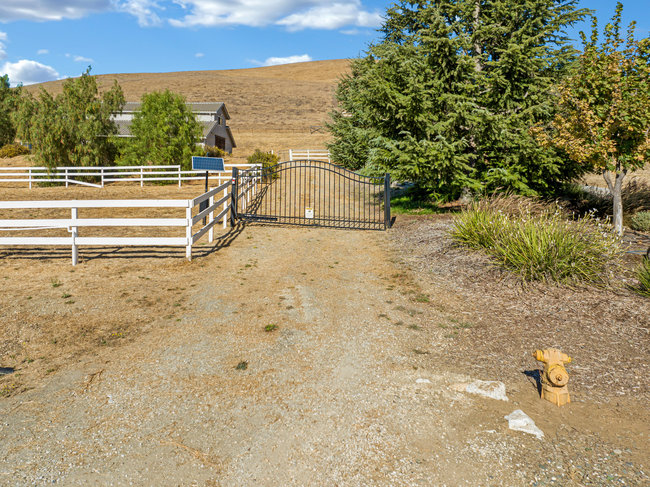 Tres Pinos, California, 95075, United States, 3 Bedrooms Bedrooms, ,3 BathroomsBathrooms,Residential,For Sale,1988626