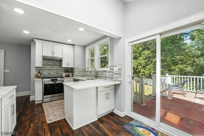 Livingston Twp., New Jersey, 07039, United States, 3 Bedrooms Bedrooms, ,2 BathroomsBathrooms,Residential,For Sale,1940708