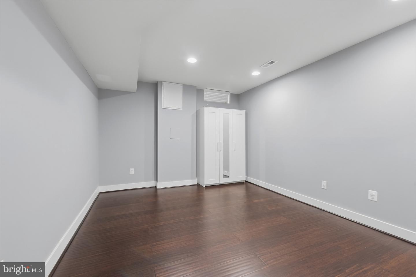 Baltimore, Maryland, 21224, United States, 5 Bedrooms Bedrooms, ,3 BathroomsBathrooms,Residential,For Sale,1999836