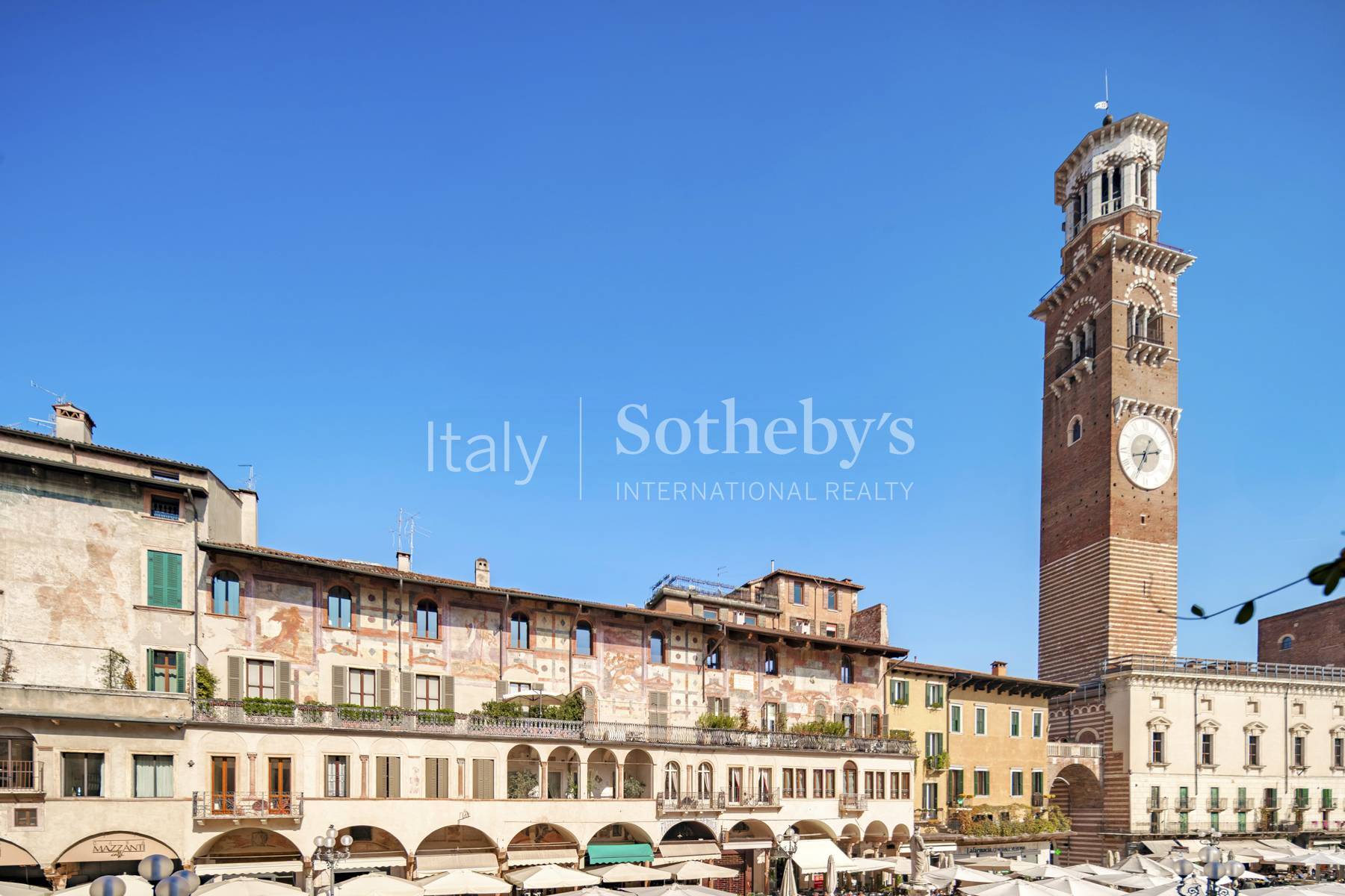  Iconic frescoed residence with terrace in Piazza delle Erbe - 物件實景
