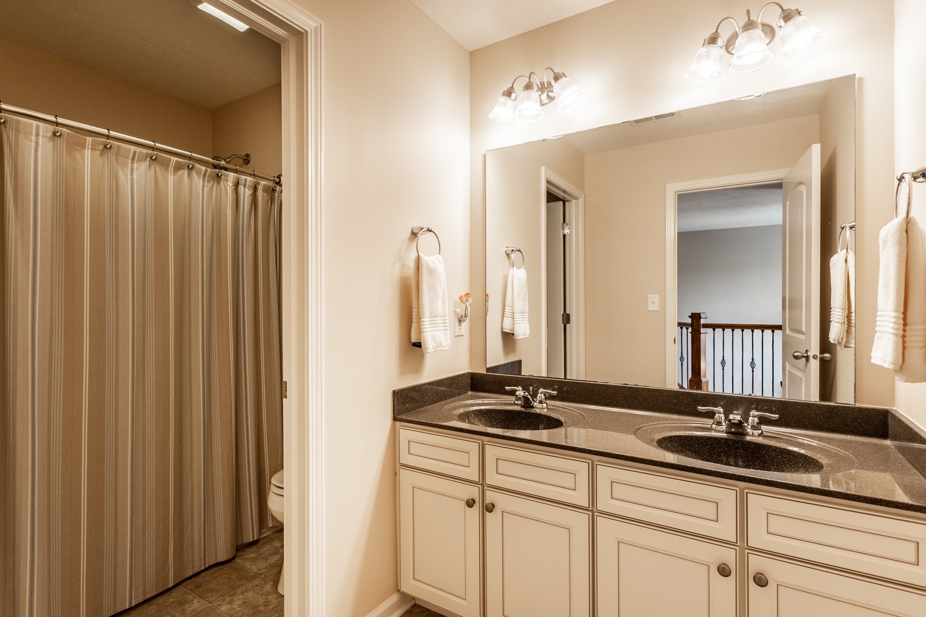  Stunning Townhome in Desirable Carmel Neighborhood - 物件實景