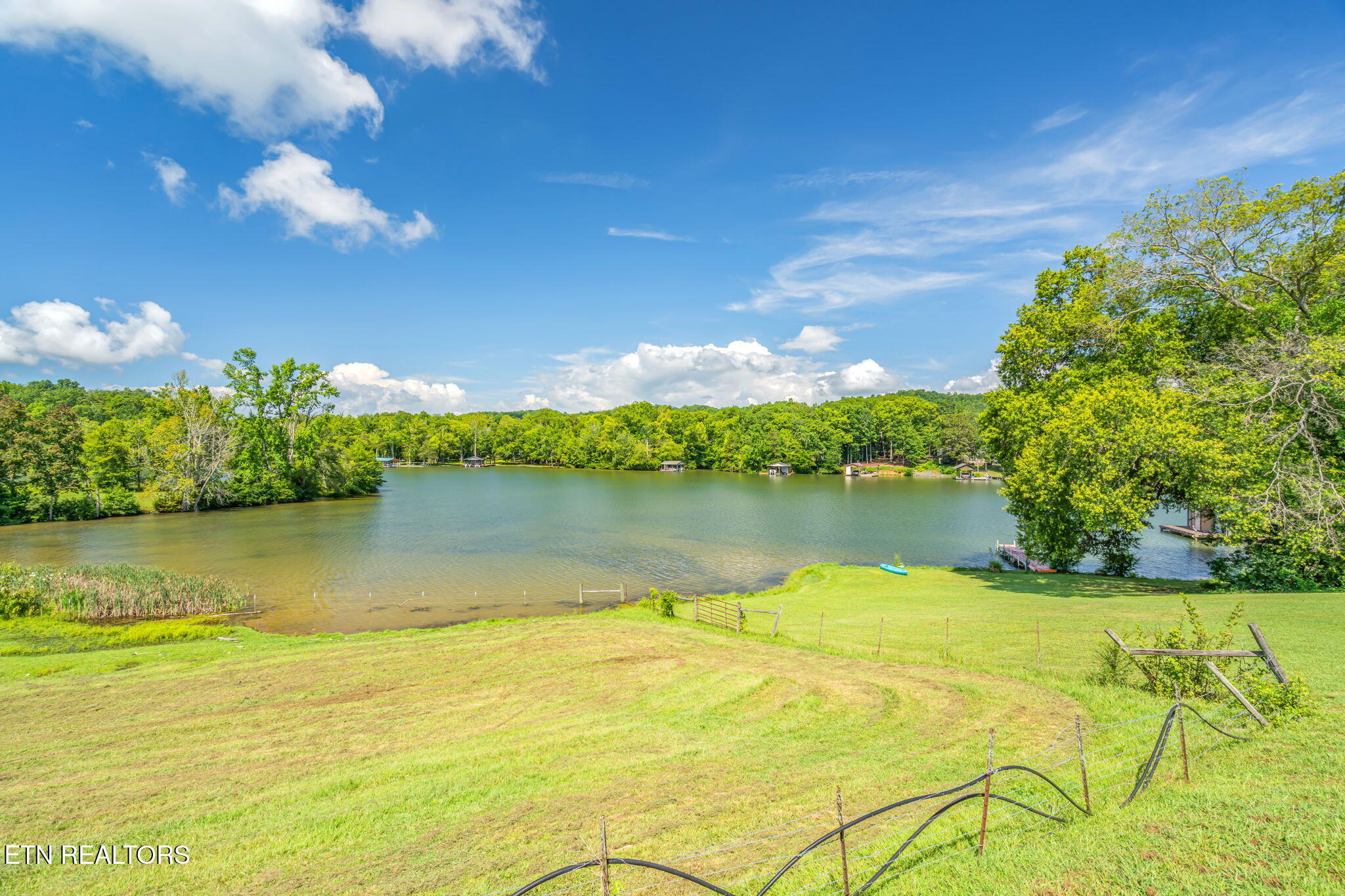 Kingston, Tennessee, 37763, United States, 3 Bedrooms Bedrooms, ,2 BathroomsBathrooms,Residential,For Sale,1891153