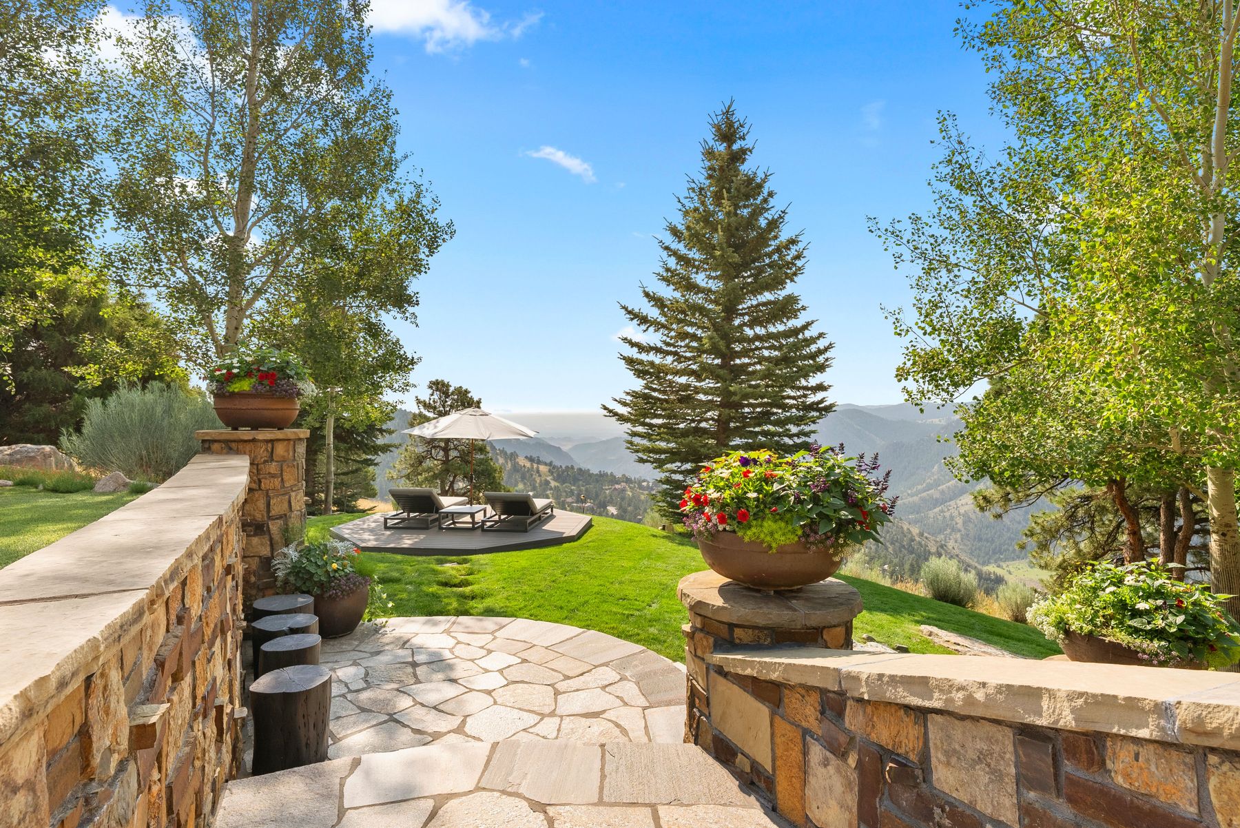 Premium Location with Unobstructed Front Range Views - 物件實景